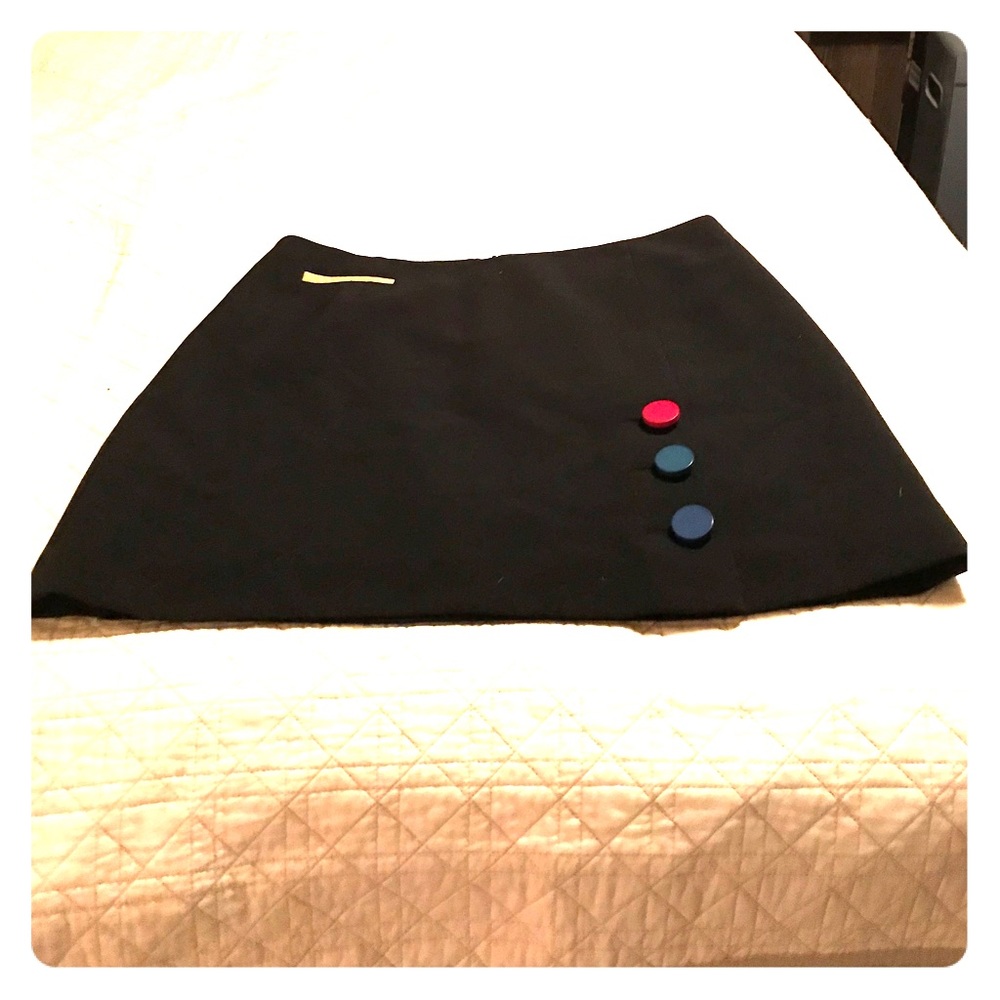 A black above knee middle of legs skirt.